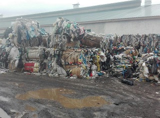 Нарушения хранения на предприятии по переработке полиэтилена в Шаховской. Фото минэкологии МО